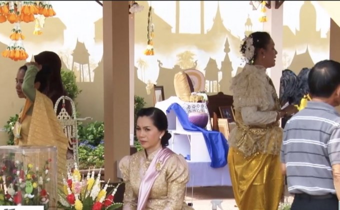 ประชาชนแต่งไทยย้อนยุค ร่วมงานอุ่นไอรัก คลายความหนาว