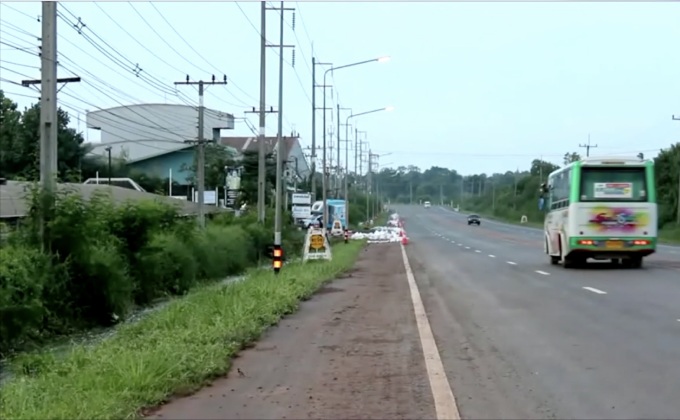 บ่อบำบัด รง.แป้งมันสัมปะหลังแตกน้ำเสียท่วมถนน