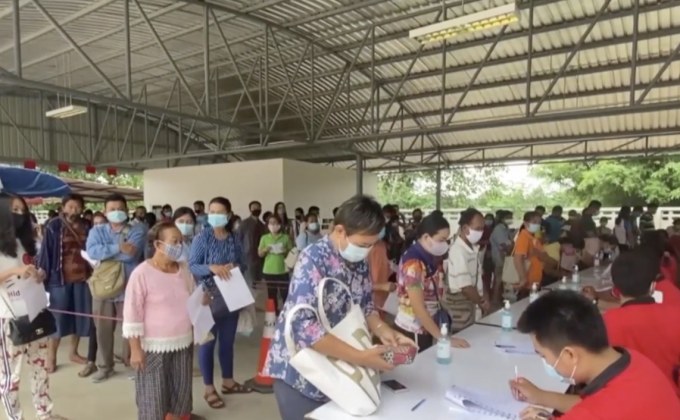 ผู้ค้าสลากฯรายย่อยประท้วง หลังเจอยี่ปั๊วกวาดซื้อลอตเตอรี่ราคาถูก