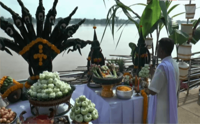 บวงสรวงพญานาคก่อนสร้างเรือไฟ