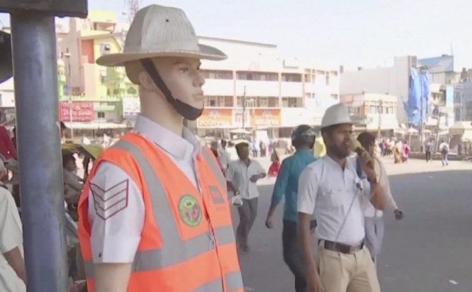 อินเดียนำหุ่นตำรวจมาใช้แก้ปัญหาละเมิดกฎจราจร