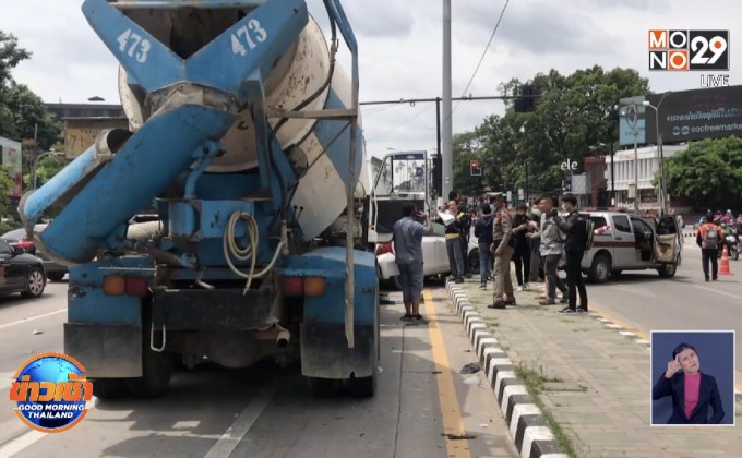 รถบรรทุกปูนเบรกแตกชนรถยนต์กลางแยกเสียหาย 9 คัน