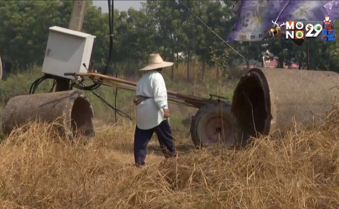 ชาวนาเร่งสูบน้ำ หลังแม่น้ำยมลดระดับรวดเร็ว