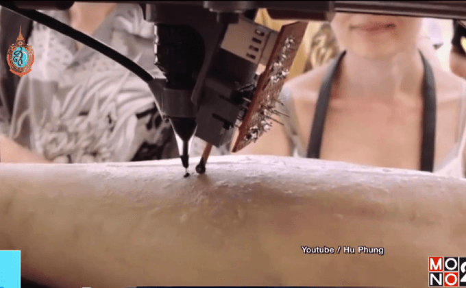 หุ่นยนต์สักลายในฝรั่งเศส