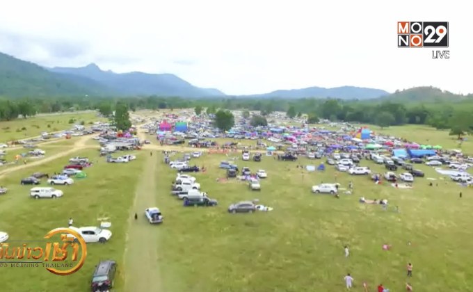 ภูเขาหญ้าคึกคัก! นทท.แห่กางเต้นท์เล่นว่าวช่วงวันหยุดปีใหม่