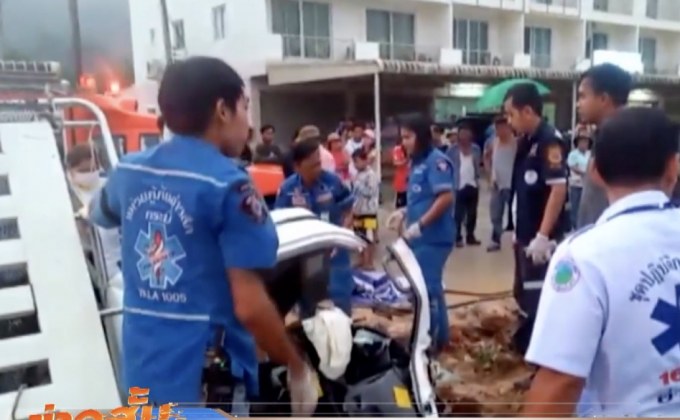 รถบรรทุกเสียหลักตกคูน้ำข้างถนน ดับ 4