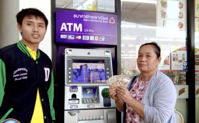 ชื่นชมพลเมืองดีพบเงินคาตู้เอทีเอ็ม