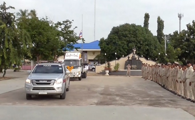 จ.อ่างทอง เคลื่อนต้นกล้วยตานี เข้าพระบรมมหาราชวัง