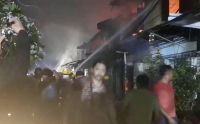 ไฟไหม้ชุมชนย่านฝั่งธนฯ เสียหายเกือบ 20 หลัง