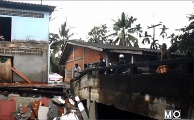 น้ำกัดเซาะบ้านถล่ม จ. นราธิวาส