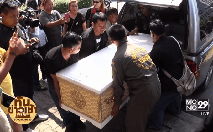 ครอบครัวผู้เสียชีวิตที่ถูกตำรวจทำร้าย แห่ศพร้องขอความเป็นธรรม