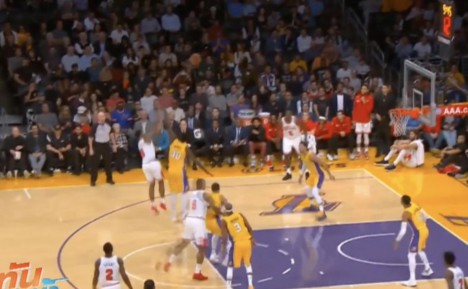 “เลเกอร์ส” ตาม 19 แต้มพลิกกลับมาหักเขา “บูลส์”