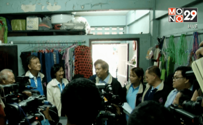 พม.ลงพื้นที่สำรวจผู้พักอาศัยแฟลตดินแดงวันแรก