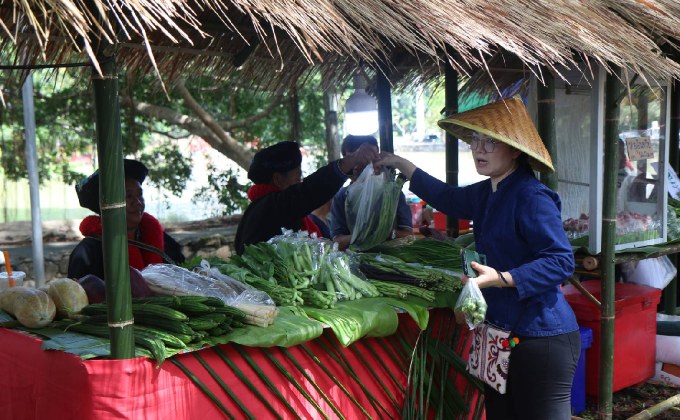 “กาดต้มโป่ง ฮอมสุข”  โมเดลการจัดตลาดสีเขียวในท้องถิ่น