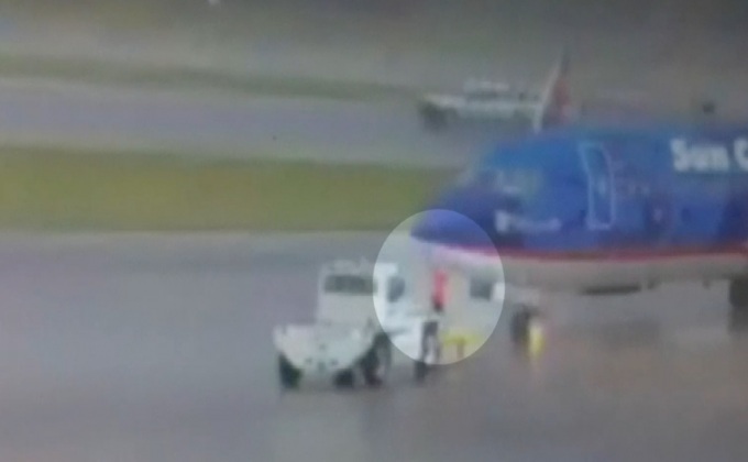 เจ้าหน้าที่สนามบินถูกฟ้าผ่าขณะปฏิบัติหน้าที่