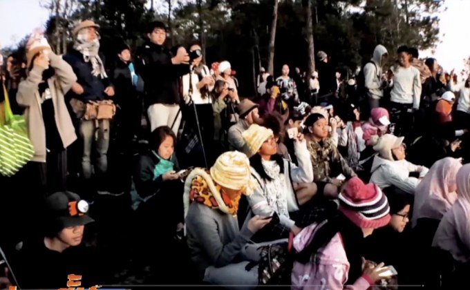 นักท่องเที่ยวชมพระอาทิตย์ขึ้นที่ผานกแอ่น จ.เลย