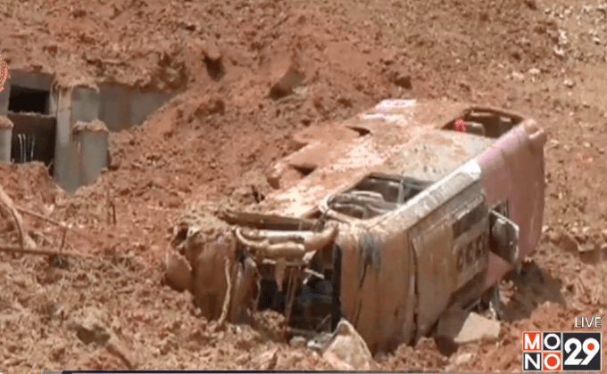 โคลนถล่มทับรถบัสนักท่องเที่ยวคว่าในจีน