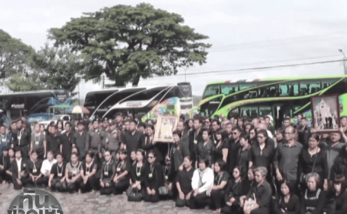 ประชาชนหลายจังหวัดเดินทางเคารพพระบรมศพ