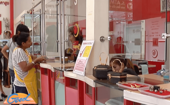 ผู้ปกครองแห่พึ่งโรงรับจำนำ