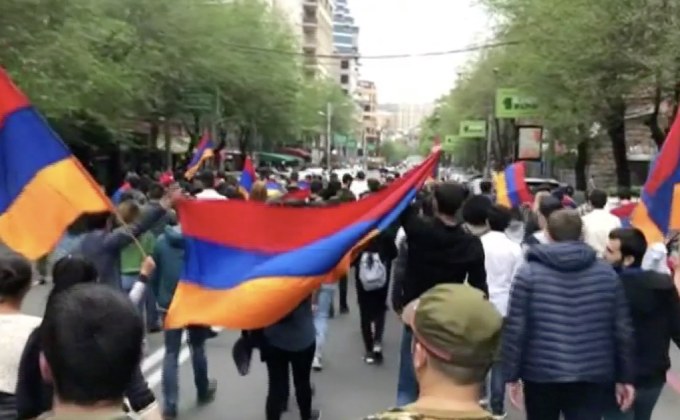 ผู้นำฝ่ายค้านอาร์เมเนียร่วมชุมนุมใหญ่