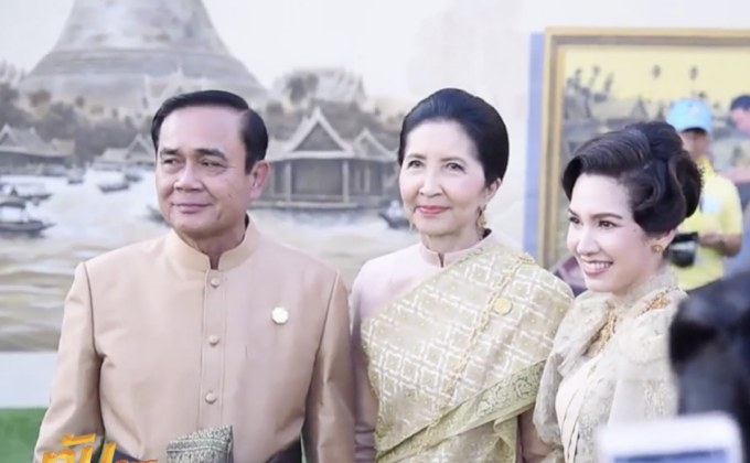 นายกฯนำ ครม.และคู่สมรส ร่วมชมงาน “อุ่นไอรัก”