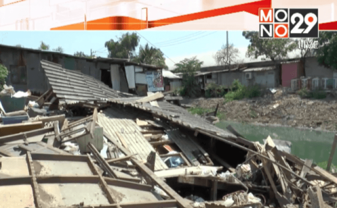 บ้านไม้พังถล่มลงคลอง จ.ปทุมธานี