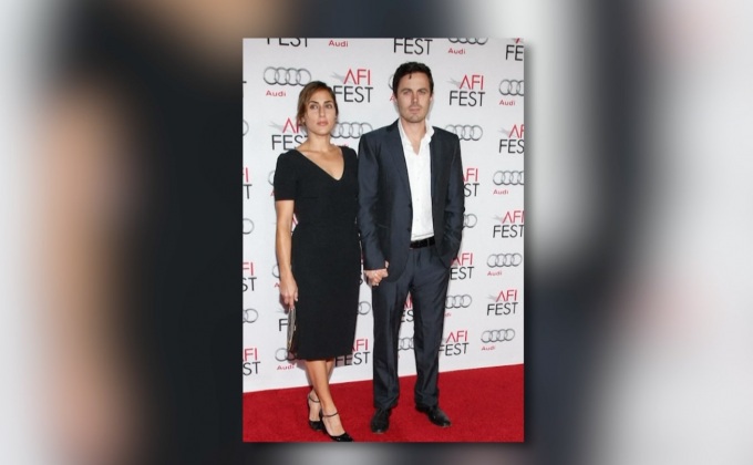 ภรรยา “เคซีย์ แอฟเฟล็ก” ยื่นฟ้องหย่า