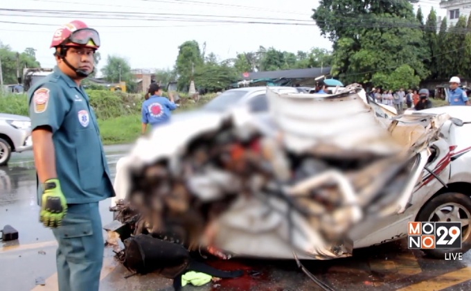 รถยนต์เก๋งชนรถ 6 ล้อ บรรทุกเบียร์เสียชีวิต 3 คน