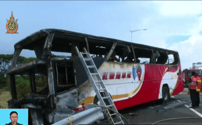 ไฟไหม้รถบัสท่องเที่ยวจีนในไต้หวันตาย 26 คน
