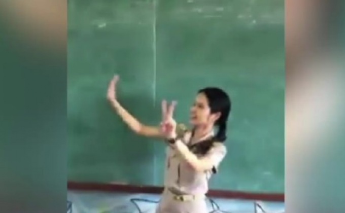 เล่นใหญ่มาก ครูสาวสอนเด็กท่องสูตรคูณสุดมันส์ 