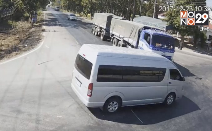 รถตู้ชนรถบรรทุกเสียชีวิต 5 ราย จ.ราชบุรี