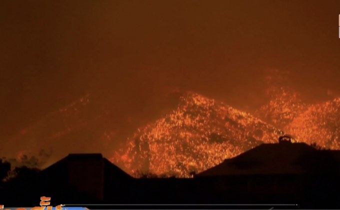 สถานการณ์ไฟป่าในแคลิฟอร์เนียยังอยู่ในขั้นวิกฤติ
