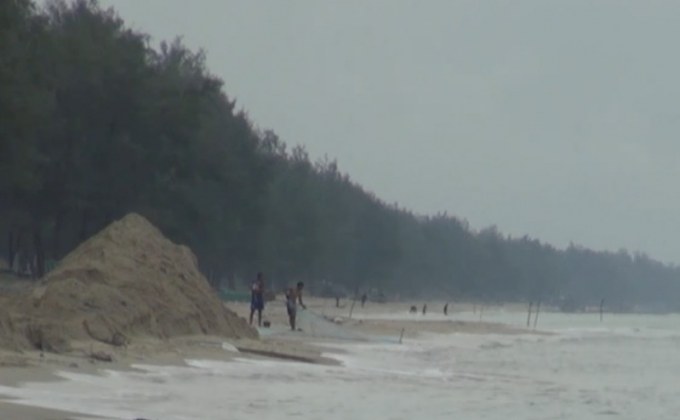 ยุติสร้างเขื่อนกันตลิ่งหาดม่วงงามชั่วคราว