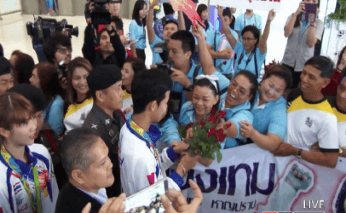 ทัพนักกีฬาเทควันโด้เดินทางกลับถึงไทย