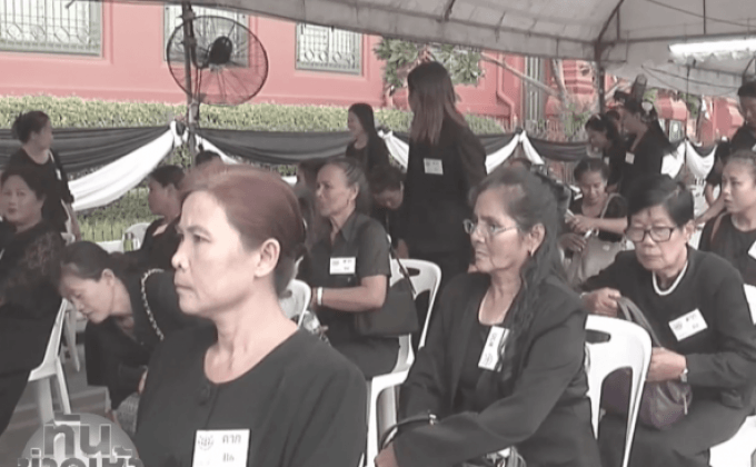 ประชาชนเข้าสักการะพระบรมศพเนืองแน่น