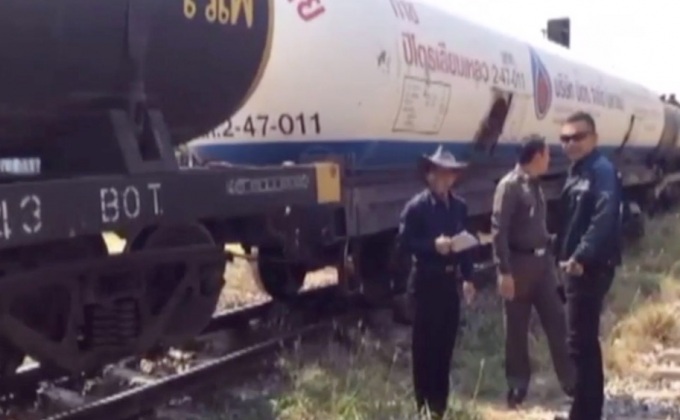 รถไฟบรรทุกรถถังตกรางใกล้วัดเสมียนนารี