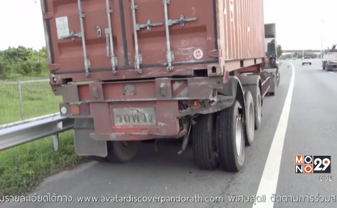 รถตู้ชนท้ายรถพ่วง 18 ล้อ เจ็บ 2 คน