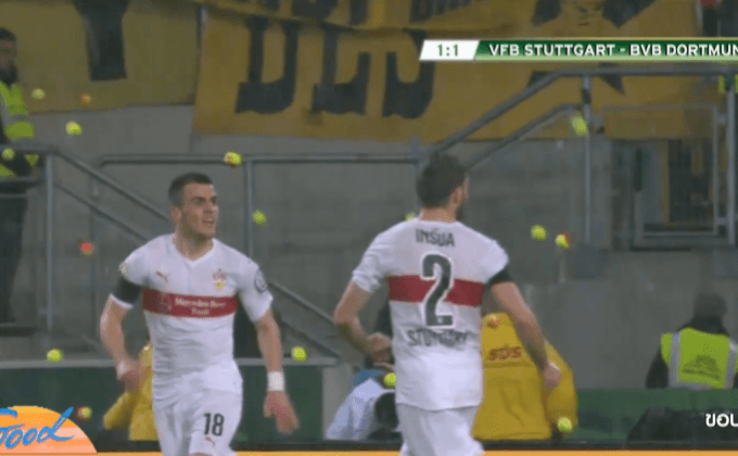 แฟนดอร์ทมุนด์ระดม “เทนนิสบอมบ์” ประท้วงตั๋วแพง