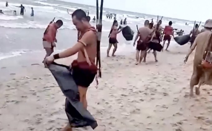 นทท.ตื่นตานักรบบางระจันบุกเก็บขยะหาดแสน