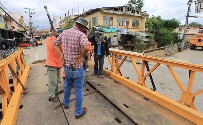 วางสะพานเบลีย์ชั่วคราวหลังน้ำเซาะสะพานชำรุด