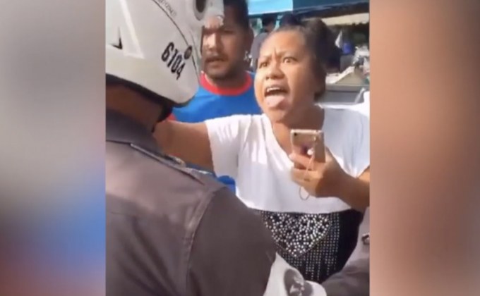 แฉคลิปครอบครัวกร่าง ด่ากราด-ต่อยตำรวจ