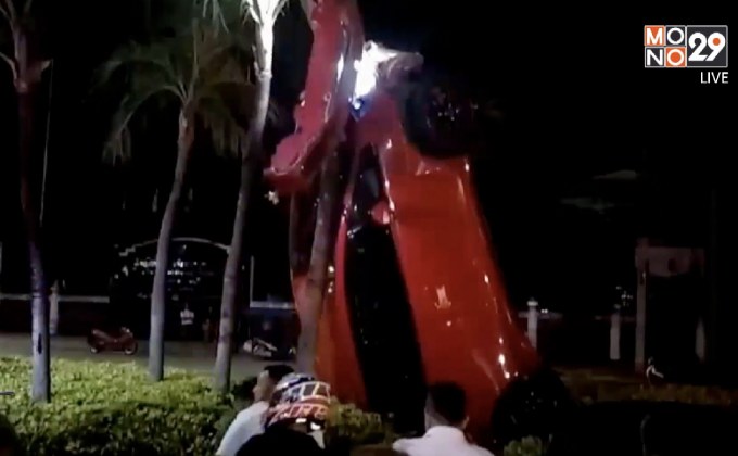 รถตู้โดยสารชนท้ายรถยนต์เก๋งบาดเจ็บหลายคน