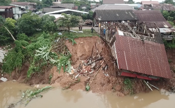 แม่น้ำกัดเซาะตลิ่งพัง บ้านเก่าริมน้ำทรุด จ.นครพนม