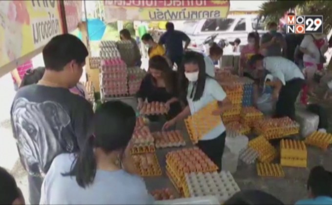ประชาชนแห่ซื้อไข่ไก่หน้าฟาร์มราคาถูก จ.นครปฐม