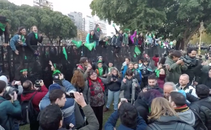 ​ชาวอาร์เจนตินาลุ้นผลดีเบตกฎหมายทำแท้ง