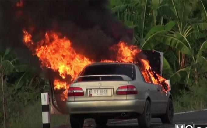 ไฟไหม้รถยนต์ จ.อ่างทอง คนขับรอดหวุดหวิด