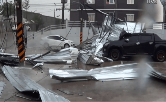 เกิดพายุพัดถล่ม จ.ชลบุรี