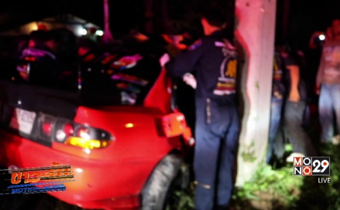 รถเซียนพระถูกบรรทุกเบียดตกข้างทางบาดเจ็บ