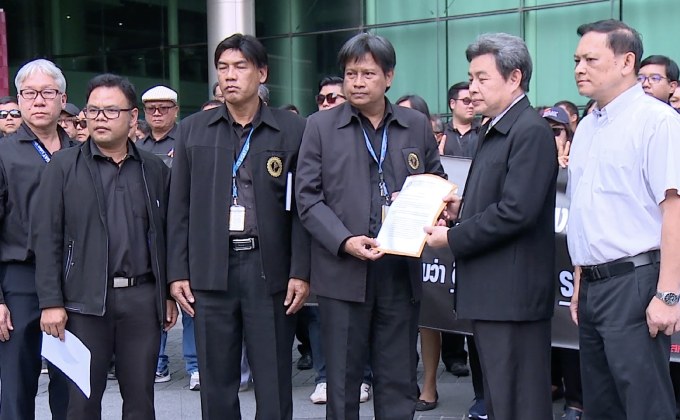 สหภาพ กฟผ. แต่งดำบุกกระทรวงพลังงาน