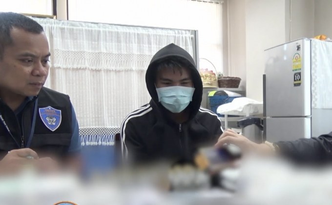 รวบหนุ่มขายยาเสียสาวออนไลน์